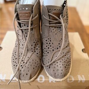 TOMS Desert Wedge Taupe Moroccan Suede Cutout - 8.5 M.